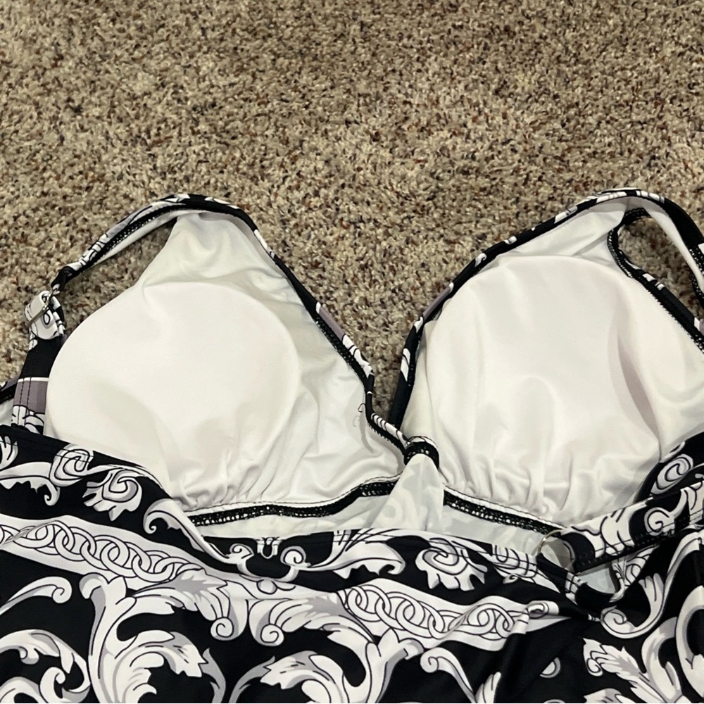 Women’s Black and White Fitted Crossed Front Swim Tankini Top size XL - Picture 5 of 10
